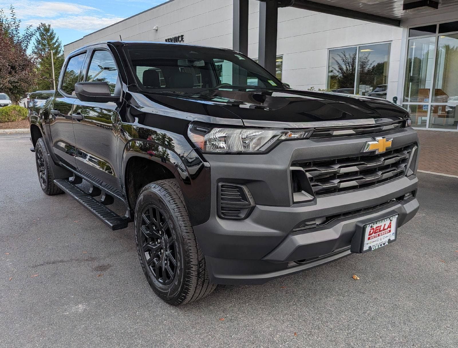 Used 2026 Chevrolet Colorado W/T w/ WT Custom Package AWD/4WD image 4