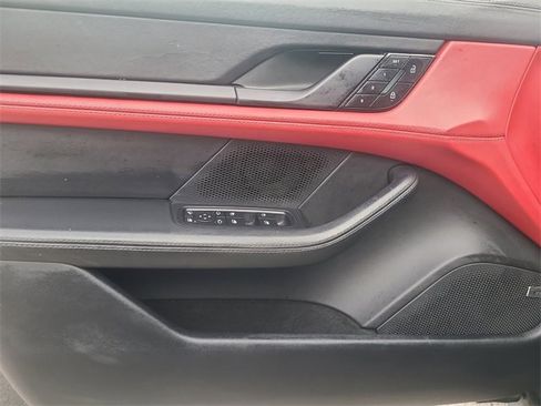 Used 2023 Porsche Taycan image 17