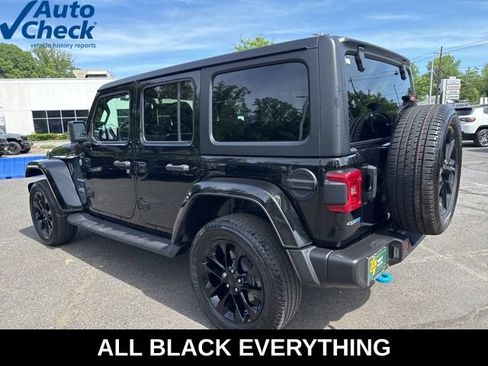 Used 2023 Jeep Wrangler Unlimited Sahara w/ Cold Weather Group AWD/4WD image 18