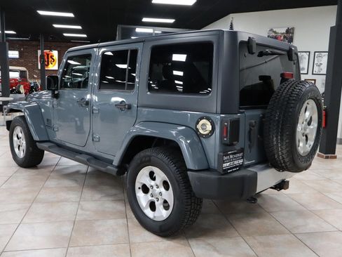 Used 2015 Jeep Wrangler Unlimited Sahara w/ Connectivity Group AWD/4WD image 3
