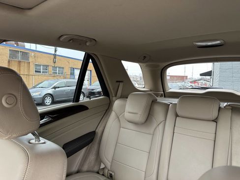 Used 2015 Mercedes-Benz ML 400 4MATIC w/ Parking Assist Package image 25