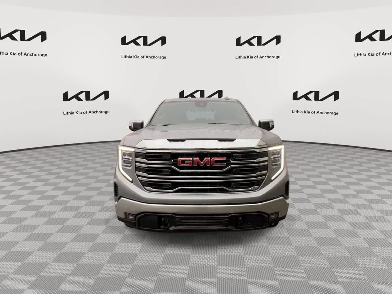 Used 2025 GMC Sierra 1500 SLT AWD/4WD image 3