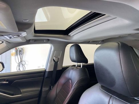 Used 2020 Toyota Highlander XLE image 13
