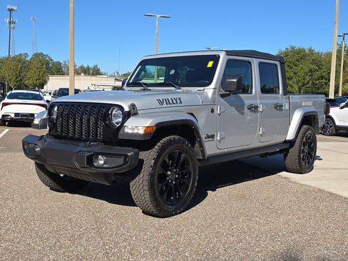 Used 2022 Jeep Gladiator Sport image 4