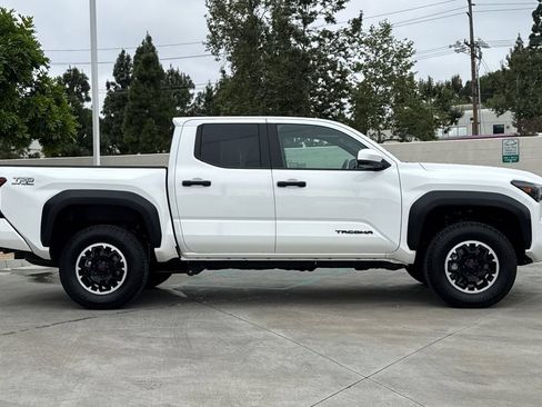 Used 2024 Toyota Tacoma TRD Off-Road AWD/4WD image 6