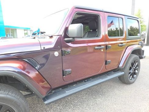 Used 2024 Jeep Wrangler Unlimited Sahara w/ Technology Group AWD/4WD image 14