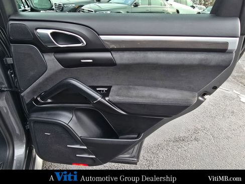 Used 2018 Porsche Cayenne GTS image 27