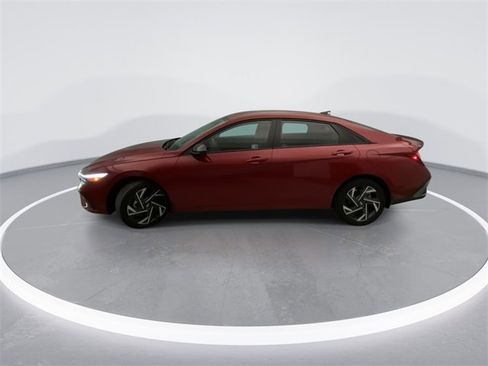 Used 2025 Hyundai Elantra Sport image 9