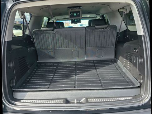 Used 2017 Chevrolet Suburban Premier image 10