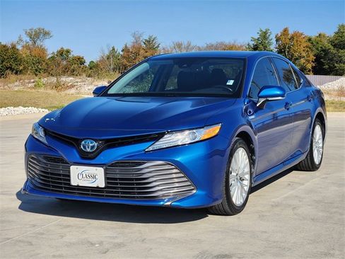 Used 2020 Toyota Camry XLE image 4