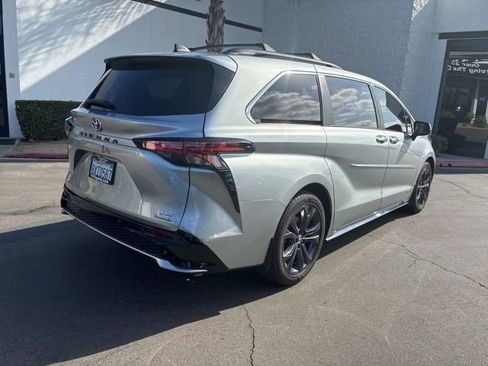 Used 2021 Toyota Sienna XSE FWD image 6