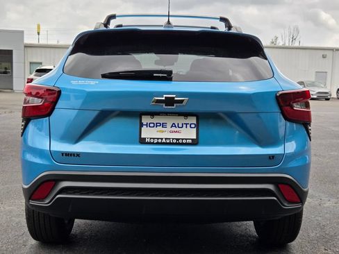 New 2026 Chevrolet Trax LT w/ Sunroof Package FWD image 5