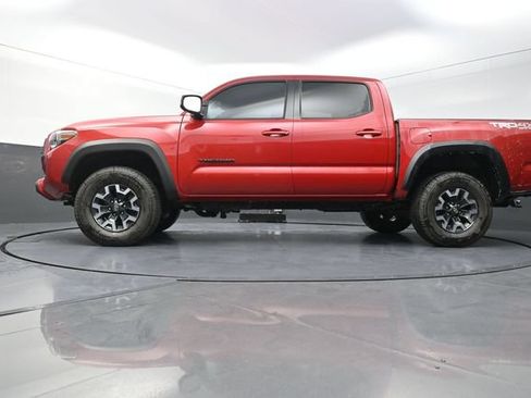 Used 2022 Toyota Tacoma TRD Off-Road w/ Technology Package AWD/4WD image 33