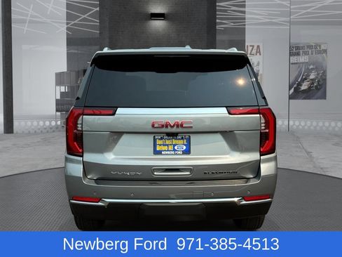 Used 2025 GMC Yukon XL Elevation w/ Elevation Premium Package AWD/4WD image 6