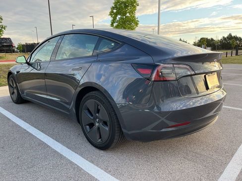 Used 2023 Tesla Model 3 Standard Range image 4