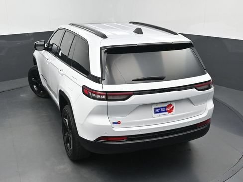 Used 2025 Jeep Grand Cherokee Altitude RWD image 35