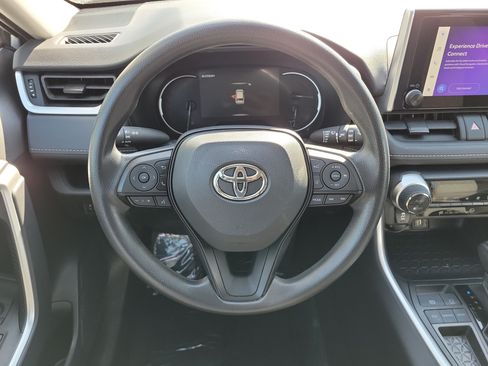 Used 2025 Toyota RAV4 XLE FWD image 23