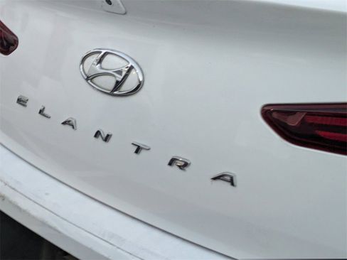 Used 2019 Hyundai Elantra SE image 7