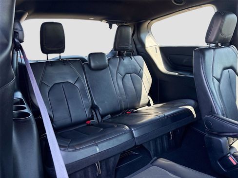 Used 2025 Chrysler Pacifica Select FWD image 26