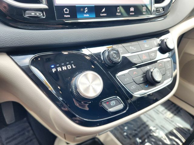 Used 2024 Chrysler Pacifica Touring-L FWD image 15