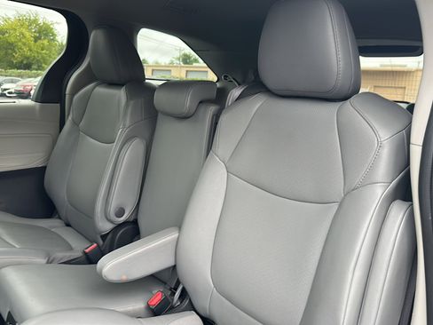Used 2024 Toyota Sienna XLE image 19