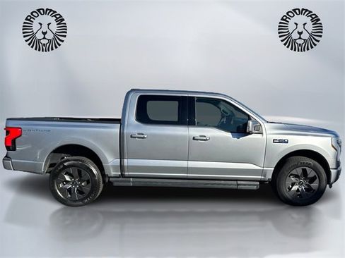 Used 2024 Ford F150 Lightning Lariat image 4