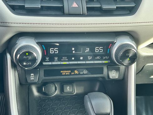 Certified 2022 Toyota RAV4 XLE w/ Convenience Package image 21