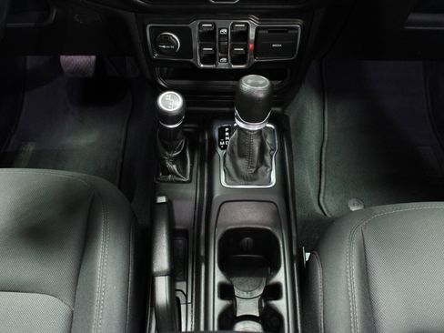 Used 2022 Jeep Wrangler Sport image 21