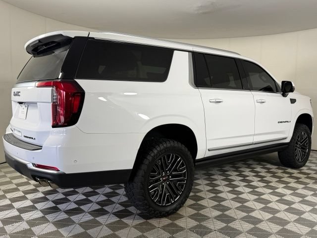 Used 2025 GMC Yukon XL Denali w/ Sun & Power Step Package RWD image 9