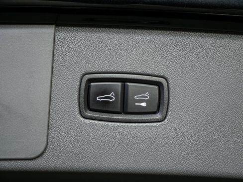 Certified 2022 Porsche Cayenne Platinum Edition w/ Premium Package Plus image 32