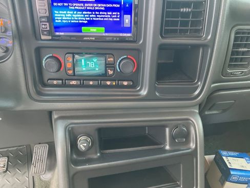 Used 2005 Chevrolet Silverado 3500 LT w/ Heavy-Duty Power Package image 23