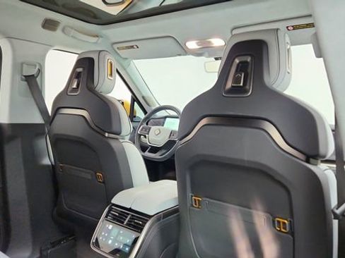 Used 2024 Rivian R1S Adventure image 27