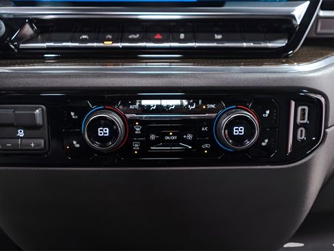 Used 2025 Chevrolet Silverado 1500 LT image 15