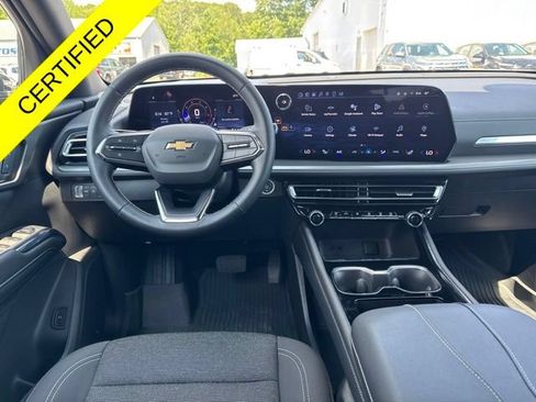 Used 2025 Chevrolet Traverse LT w/ LPO, Floor Liner Package FWD image 17