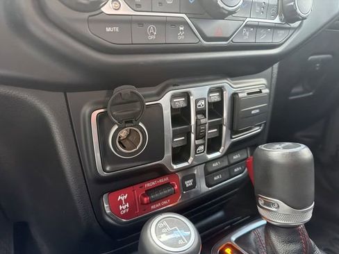 Used 2019 Jeep Wrangler Unlimited Rubicon AWD/4WD image 25