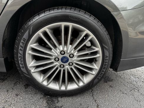 Used 2017 Ford Fusion SE w/ Fusion SE Technology Package FWD image 12