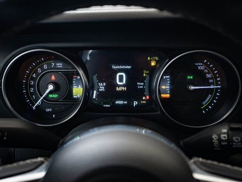 Used 2021 Jeep Wrangler Unlimited Rubicon 4xe w/ Steel Bumper Group image 25