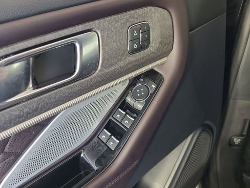 Used 2025 Ford Explorer Platinum w/ LUX Leather Package image 19