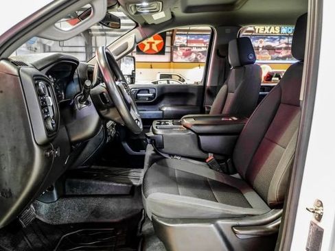 Used 2021 Chevrolet Silverado 2500 Custom w/ Custom Value Package image 6