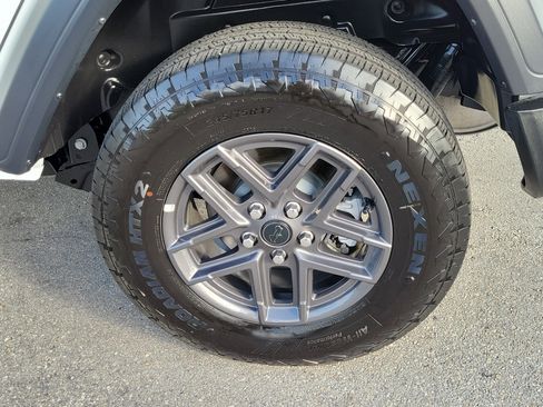 Used 2025 Jeep Wrangler Sport image 26
