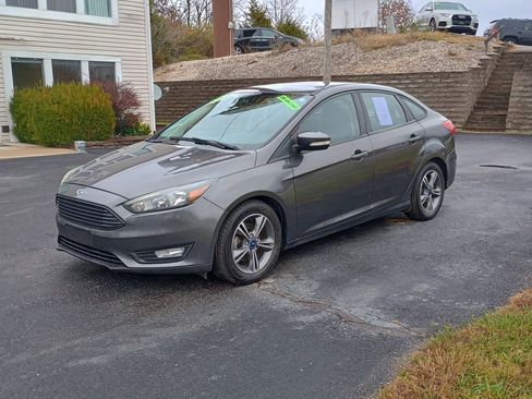 Used 2017 Ford Focus SE image 1