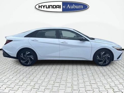 New 2025 Hyundai Elantra SEL FWD image 4