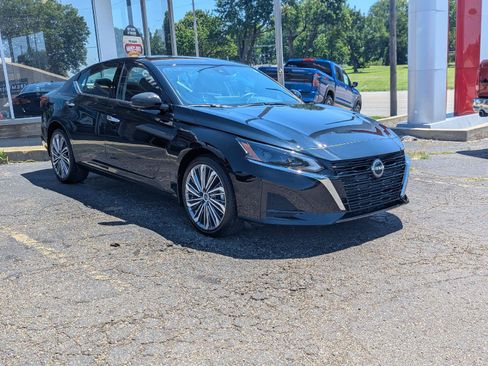 Used 2024 Nissan Altima 2.5 SL AWD/4WD image 12