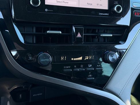 Used 2022 Toyota Camry LE image 14