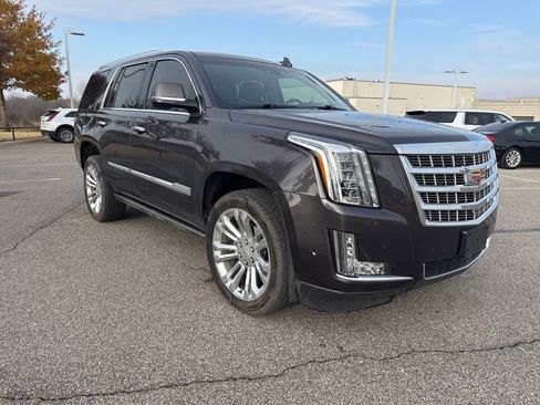 Used 2018 Cadillac Escalade Premium Luxury w/ LPO, Radiant Package image 3