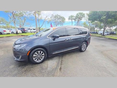 Used 2020 Chrysler Pacifica Touring-L Plus image 40