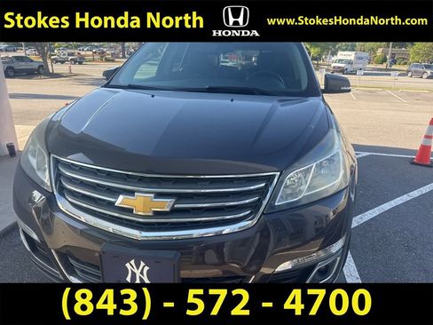 Used 2017 Chevrolet Traverse LT image 3