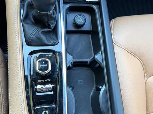 Used 2017 Volvo XC90 T6 Momentum AWD/4WD image 11