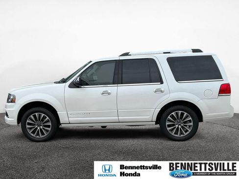 Used 2017 Lincoln Navigator Select image 2