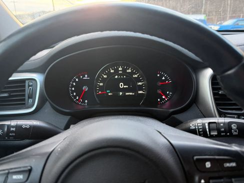 Used 2017 Kia Sorento AWD w/ LX V6 Convenience Package image 10